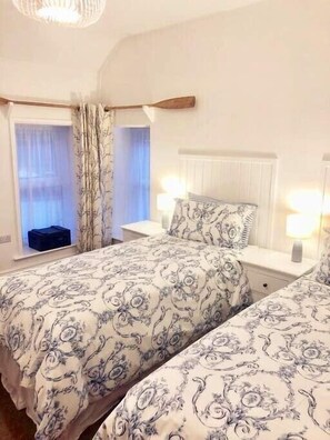 Cottage | Iron/ironing board, free WiFi, bed sheets - The Cottage (Moelfre)