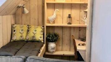 Cottage | Iron/ironing board, free WiFi, bed sheets