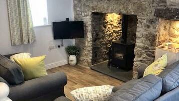 Cottage | Living area | Flat-screen TV