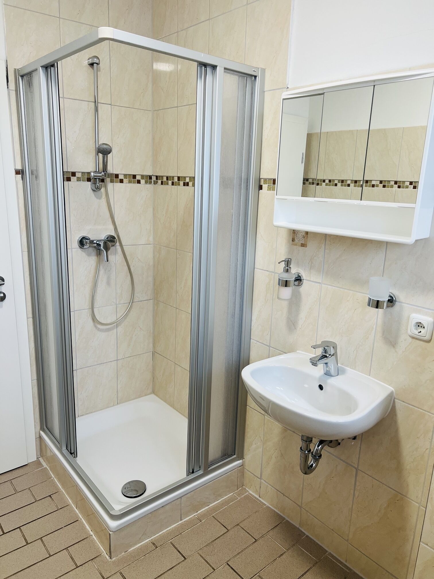 Dusche, Handtücher, Seife, Shampoo