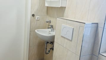 Ducha, toallas, jabón y champú