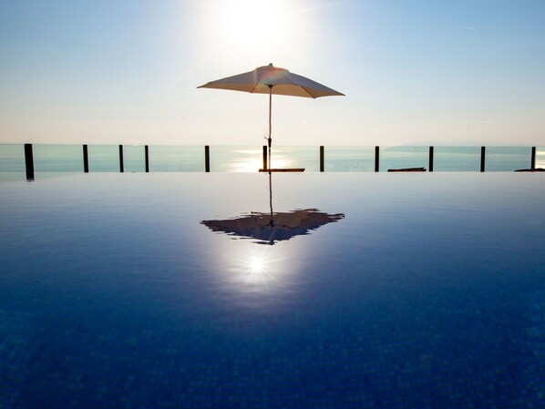 Outdoor pool - Villa Nikolina (Brela)