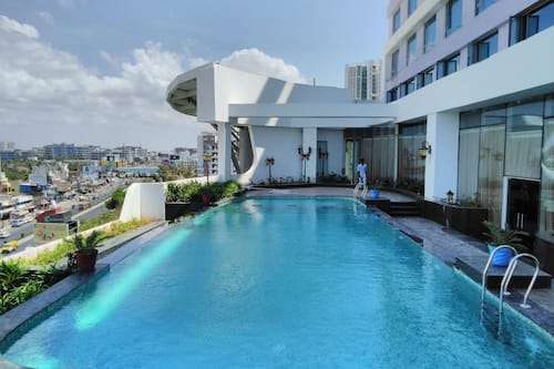 Rooftop pool