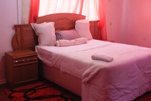 Individually decorated, individually furnished, laptop workspace - Lillo Executive Lodge (Lusaka)