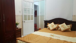 5 bedrooms - Thành Đạt 2 Hostel, full house, 2minutes walk to the beach (quy nhon)