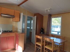Mobile Home, 2 Bedrooms | Private kitchen - Camping Cœur d'Ardèche (Les Ollieres-sur-Eyrieux)