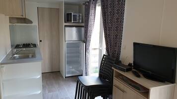 Comfort Cottage, 2 Bedrooms | Private kitchenette | Full-size fridge, microwave, stovetop, coffee/tea maker