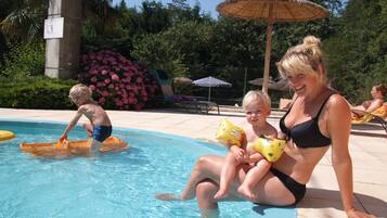 Outdoor pool, open 10:00 AM to 7:00 PM, pool umbrellas, sun loungers