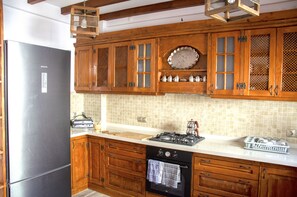 Superior Villa, Multiple Beds (10 persons) | Privékeuken | Eettafels