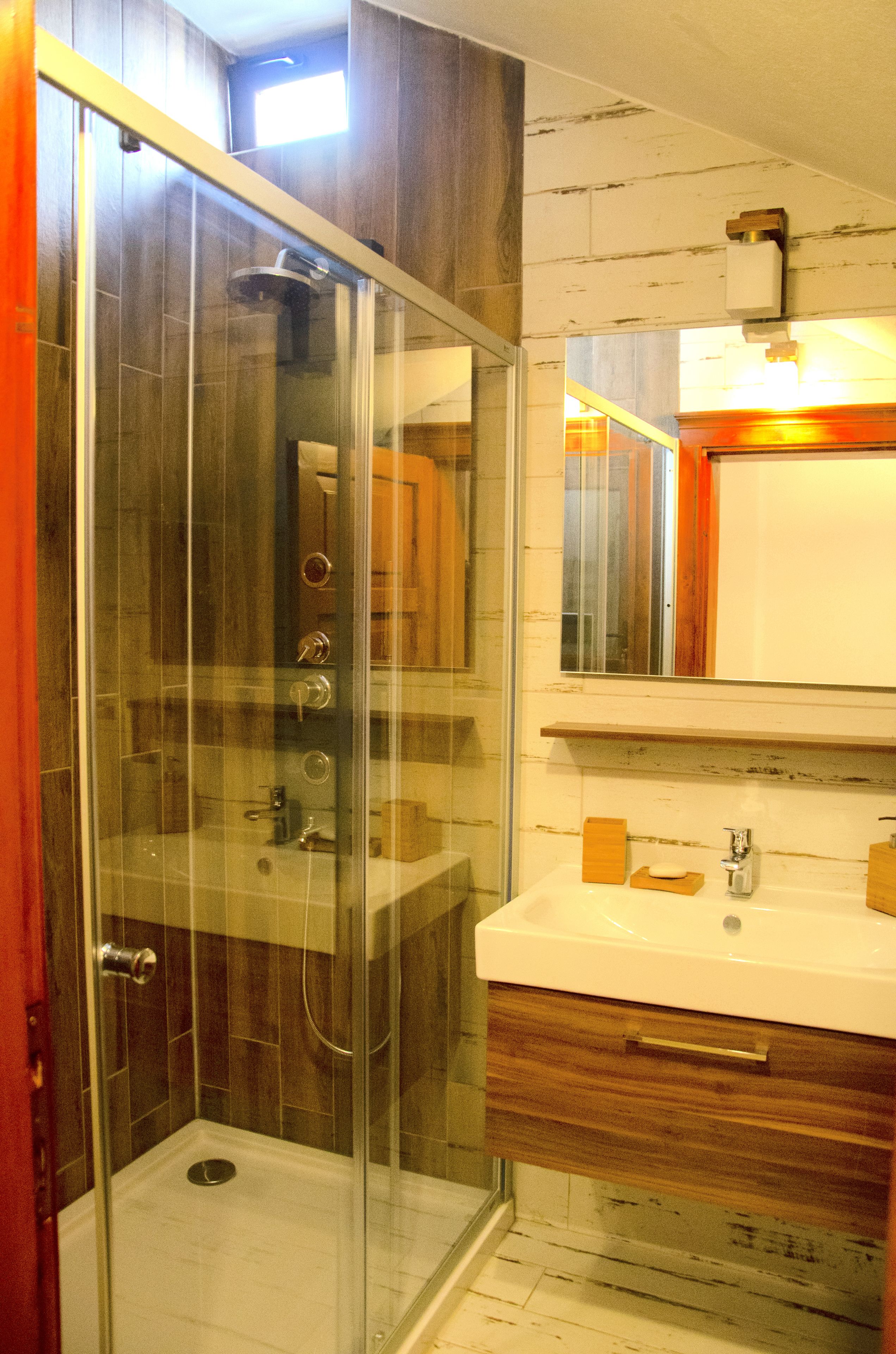 Superior Villa, Multiple Beds (10 persons) | 욕실 샤워