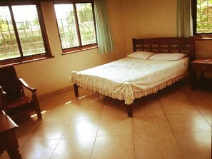 3 bedrooms, in-room safe, desk, iron/ironing board