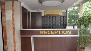 Reception - Bahceli Family Otel (Antalya)