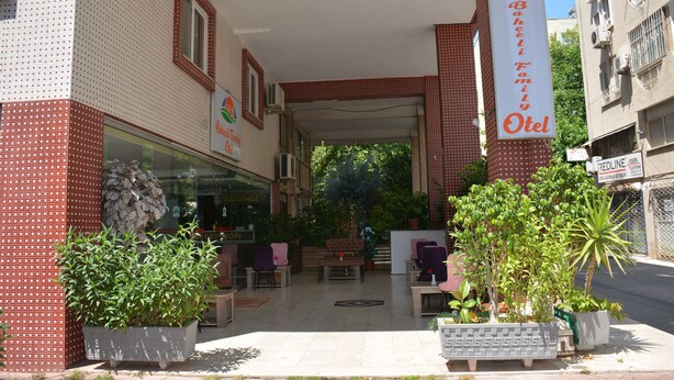 Front of property - Bahceli Family Otel (Antalya)