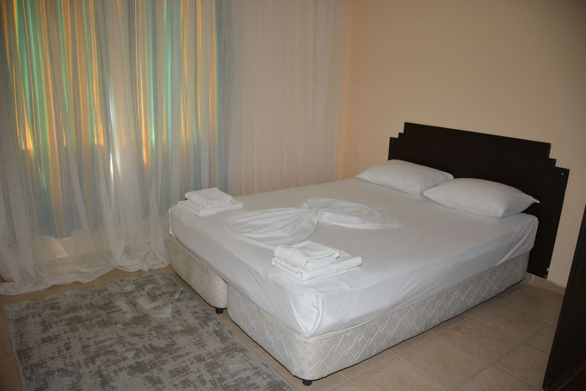 Apartamento, 1 quarto | 1 quarto, frigobar, escrivaninha, quartos à prova de som