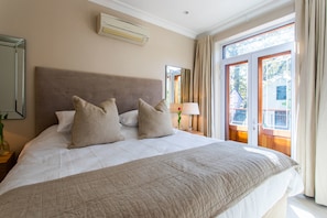 1 Schlafzimmer, Zimmersafe, Schreibtisch, schallisolierte Zimmer