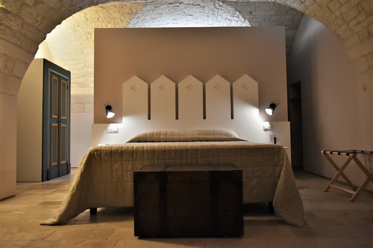 Deluxe Room, 1 King Bed with Sofa bed, Courtyard View | Premium bedding, minibar, in-room safe, desk