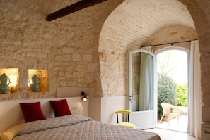 Comfort Room, 1 King Bed, Courtyard View | Premium bedding, minibar, in-room safe, desk - Masseria Grofoleo (Locorotondo)