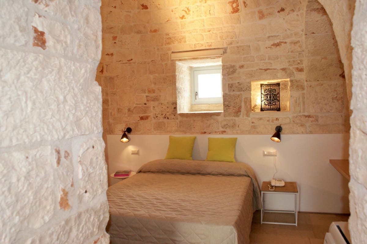 Comfort Room, 1 King Bed with Sofa bed, Courtyard View | Premium bedding, minibar, in-room safe, desk