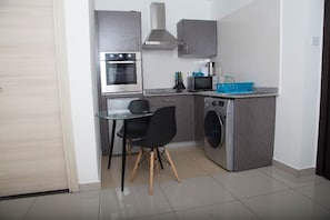 Apartment, 1 Bedroom, Non Smoking, City View | Private kitchenette - Ghana prime properties (Accra)