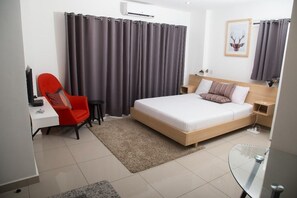 Individually furnished, desk, blackout curtains, iron/ironing board - Ghana prime properties (Accra)