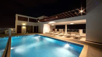 Outdoor pool, pool loungers