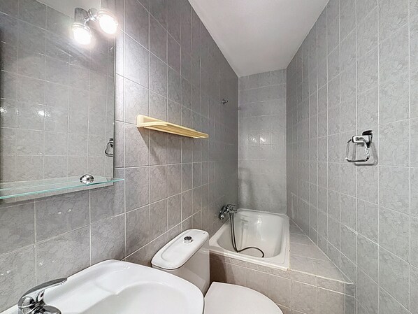 Bathtub