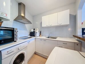 Fridge, microwave, oven, coffee/tea maker