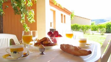 Lunch and dinner served