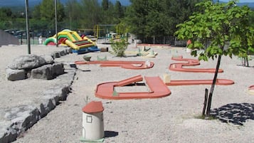 Mini-golf