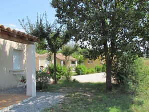 2 bedrooms, individually decorated, individually furnished - Domaine Des Garrigues (Grospierres)