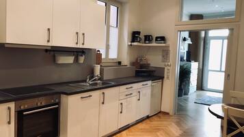 Kühlschrank, Ofen, Herdplatte, Geschirrspüler