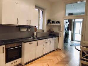 Kühlschrank, Ofen, Herdplatte, Geschirrspüler