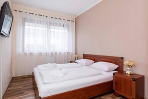 1 bedroom, iron/ironing board, travel cot, WiFi