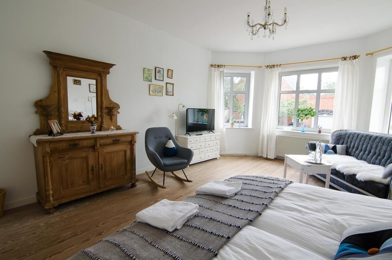 1 bedroom, individually decorated, individually furnished