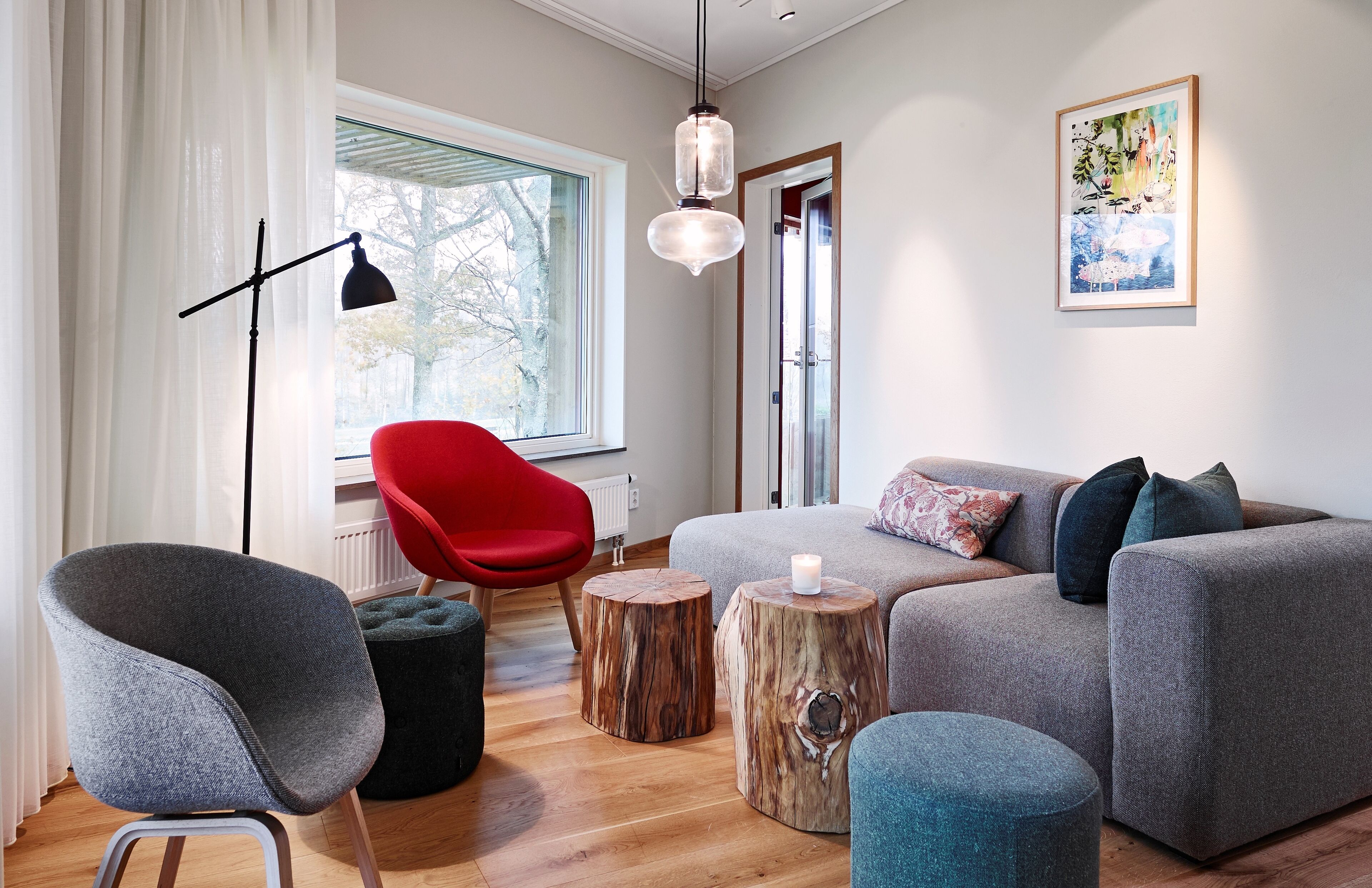 deluxe room | living area