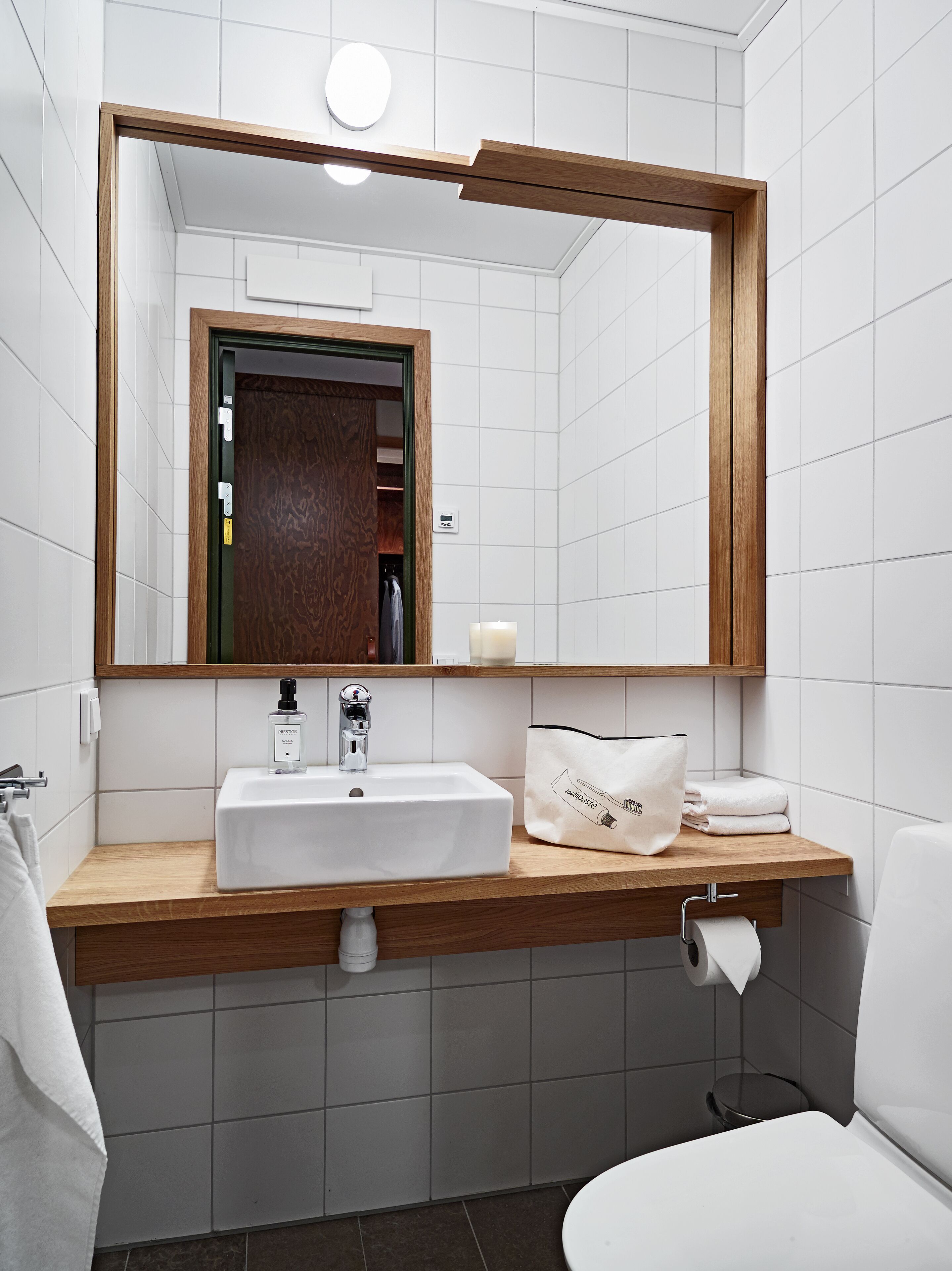 family room | bathroom | shower, eco-friendly toiletries, hair dryer, towels