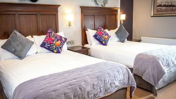 Standard Quadruple Room, 2 Double Beds | Iron/ironing board, free WiFi