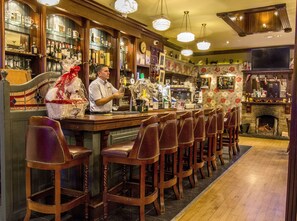 Dining - Nevins Inn (Newport)