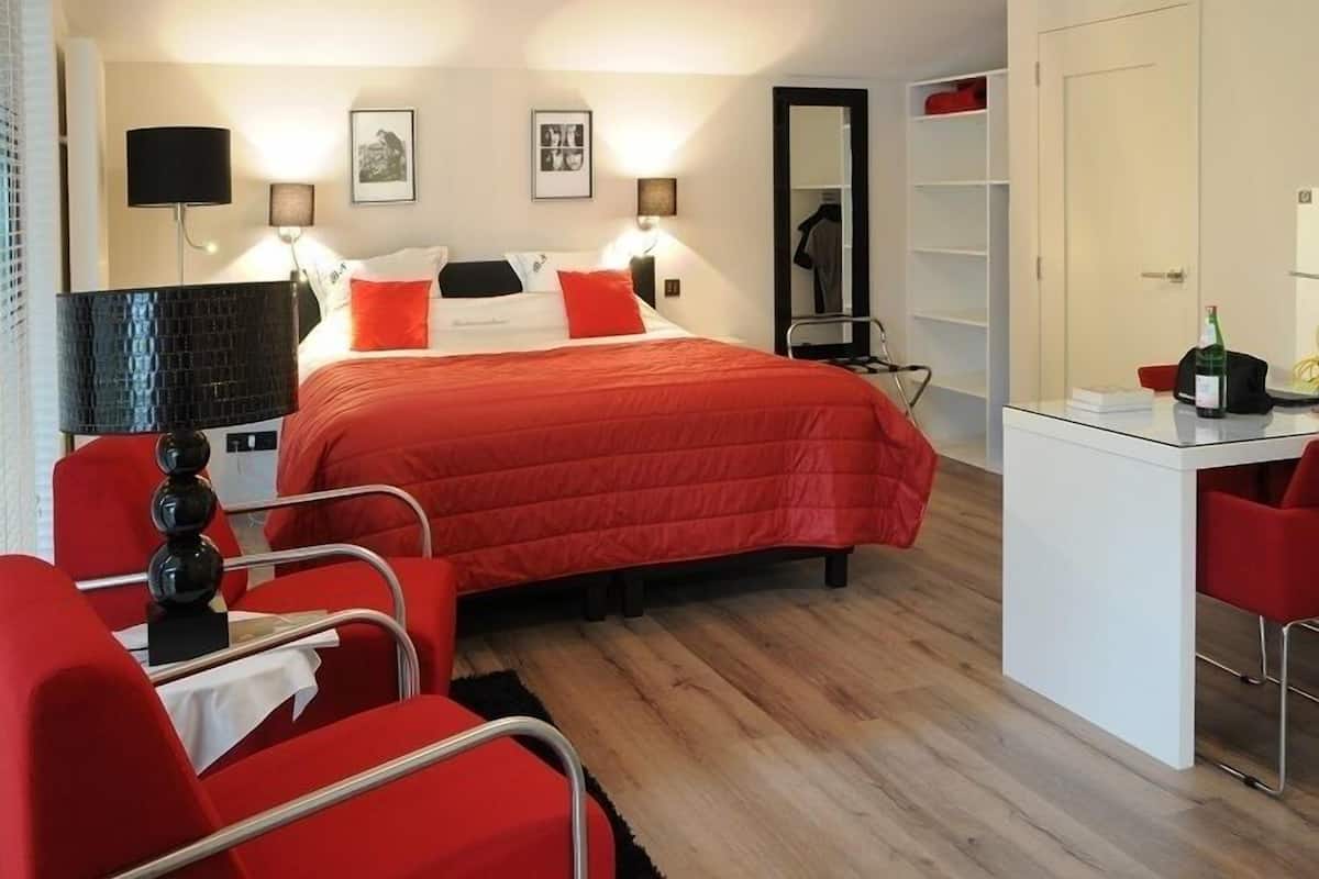 Studio | Egyptian cotton sheets, premium bedding, down comforters, in-room safe