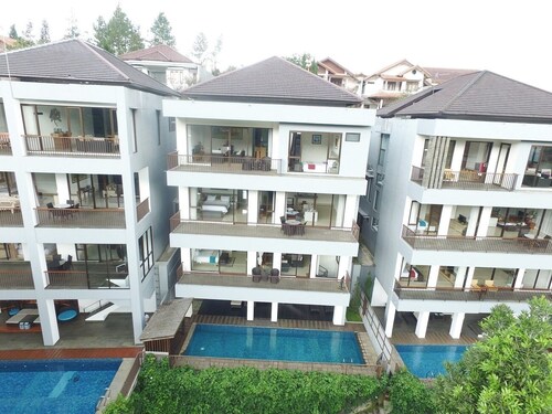 6 BR Hill View Villa with a private pool 1