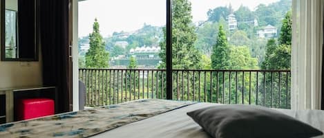 6 bedrooms, iron/ironing board, WiFi