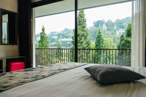 6 bedrooms, iron/ironing board, WiFi