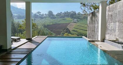 Indah 1 Golf Villa 4 bedroom with a private pool