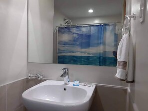 Towels, soap, shampoo, toilet paper - Cozy fully furnished Studio Condominium Unit (Cebu City)