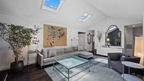 Smart TV, fireplace - Huge Backyard, Large Living Room with Dining Area, Large Den with Built-In... (Southampton)