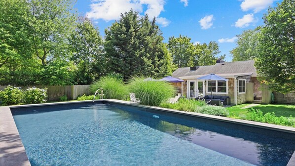 Lämmitetty uima-allas