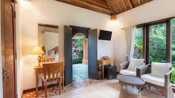 Deluxe Room | Blackout drapes, free WiFi