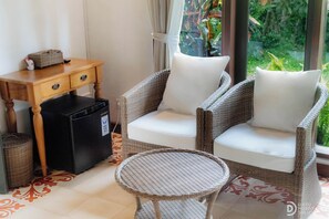 Deluxe Room | Blackout drapes, free WiFi