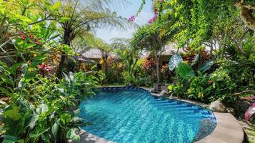 Outdoor pool, free cabanas, pool umbrellas