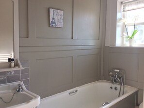 Standard Double Room (Room 2) | Bathroom